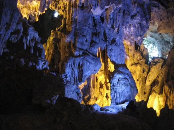 Bai Tu Long Bay