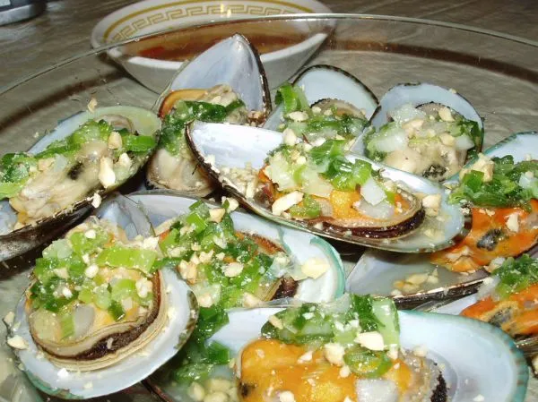 Grilled and steamed shellfish