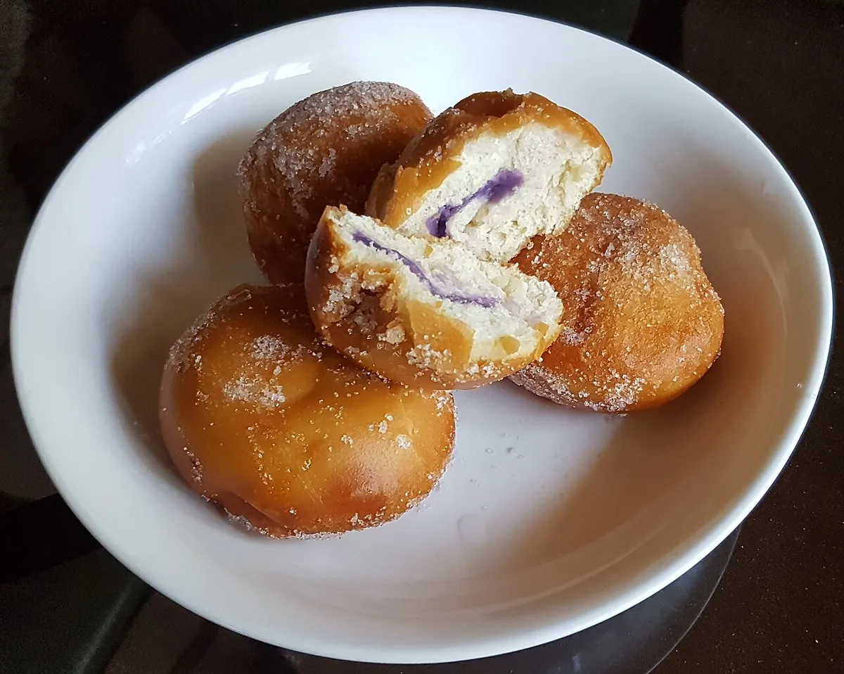 Buñuelos and natilla