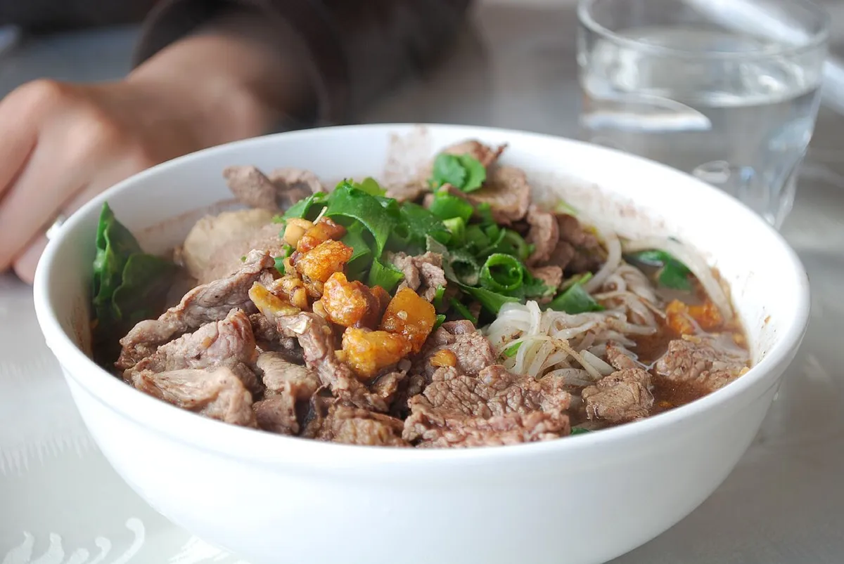 Boat noodles (kuay teow reua)