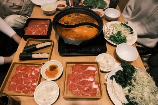 Hotpot as a social form