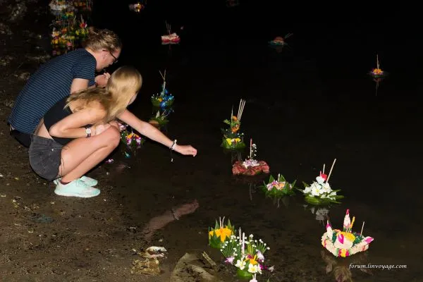 Loy Krathong on the water