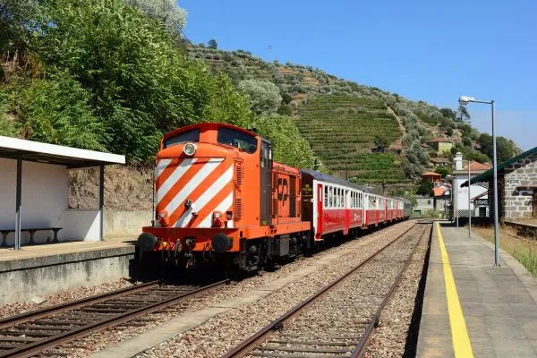 Douro line train