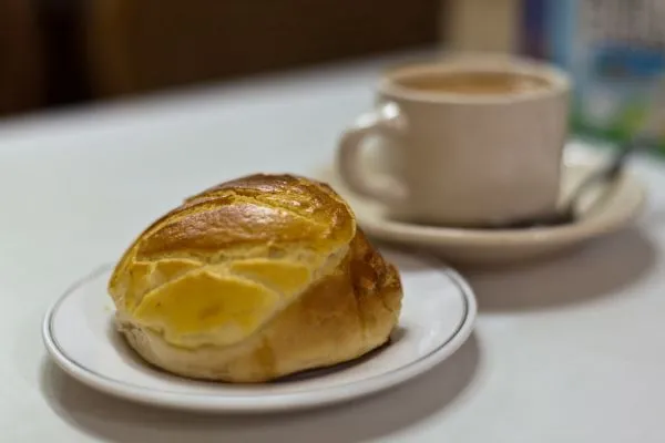 Milk tea and pineapple bun