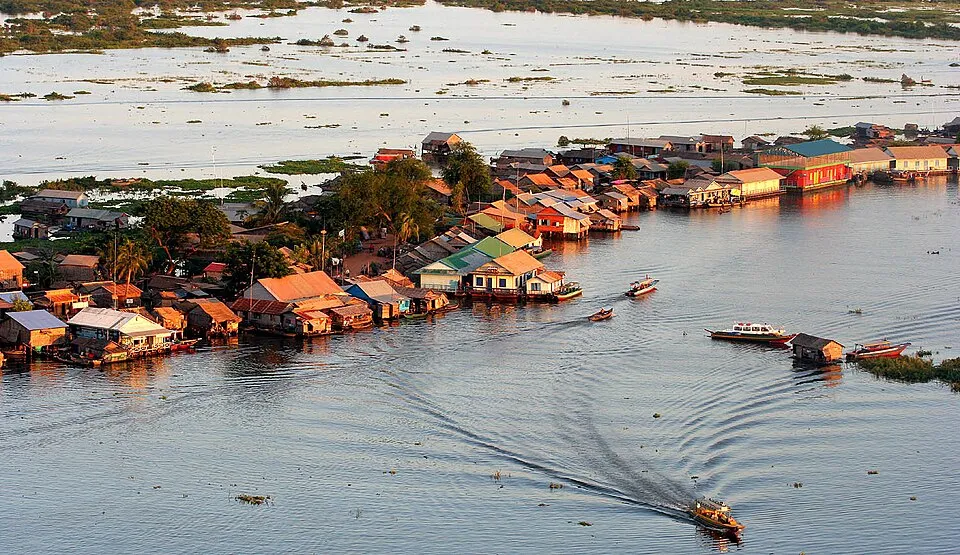 Tonlé Sap floating villages