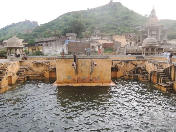 Panna Meena ka Kund