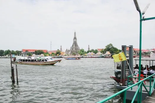 Long-tail boat through the Thonburi klongs