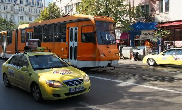 TaxiMe and Bolt