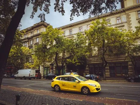 Bolt and Főtaxi
