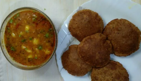 Kachori sabzi