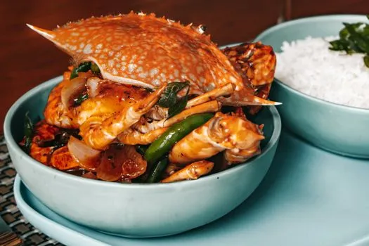 Chilli crab and gong gong